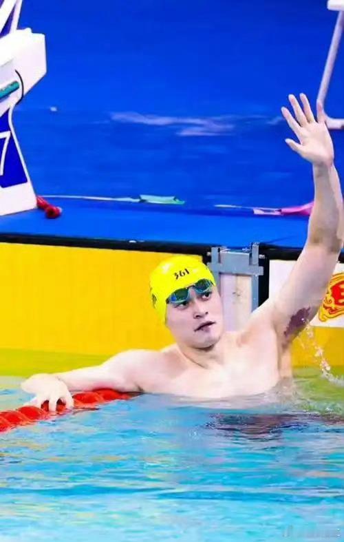 孙杨的启蒙教练眼光太独到了，一开始就预判他以后会成为冠军。这样的伯乐不常有 