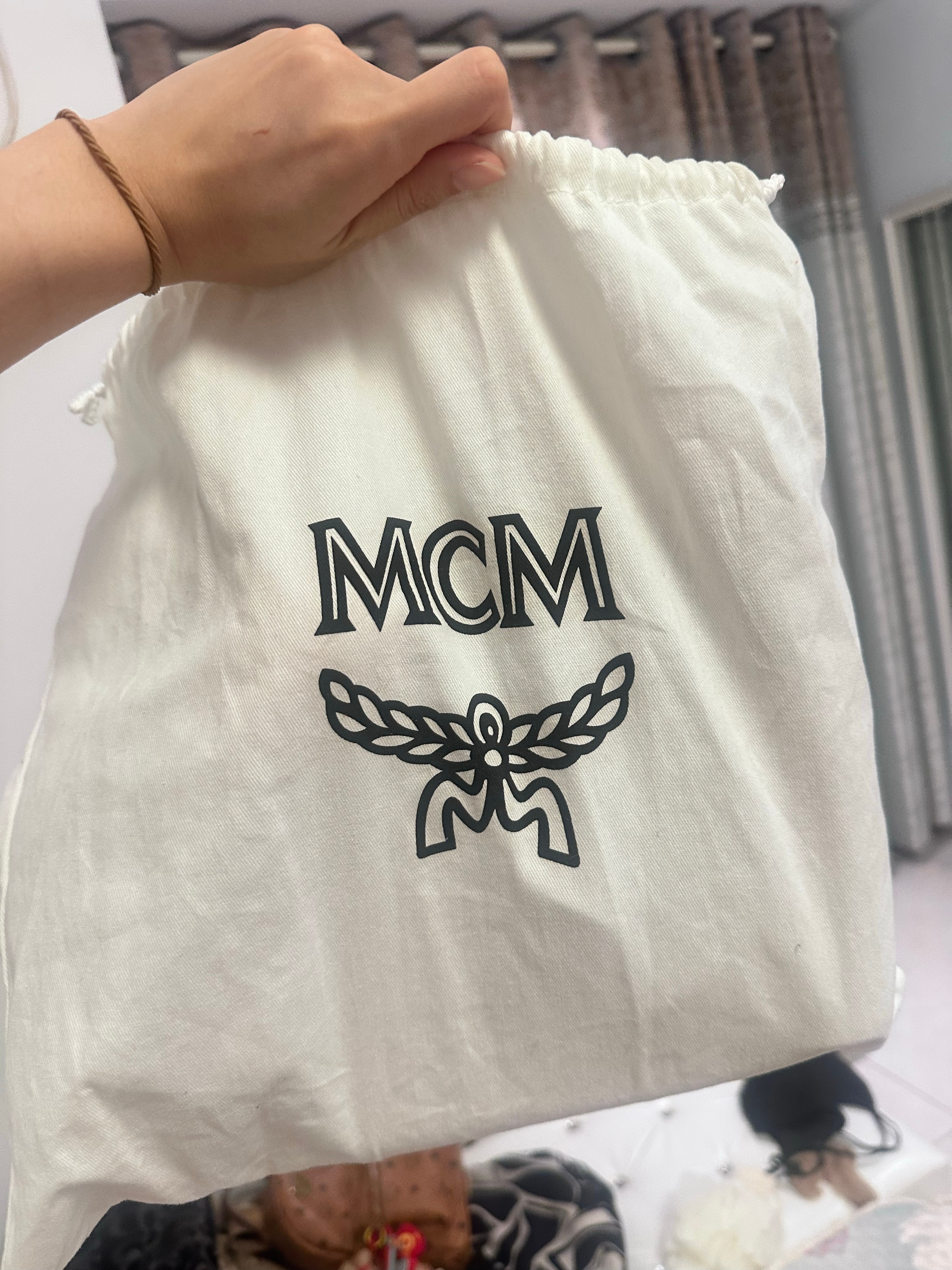 上班好累。所以给自己买了包。然后发现7月份工资不到两千