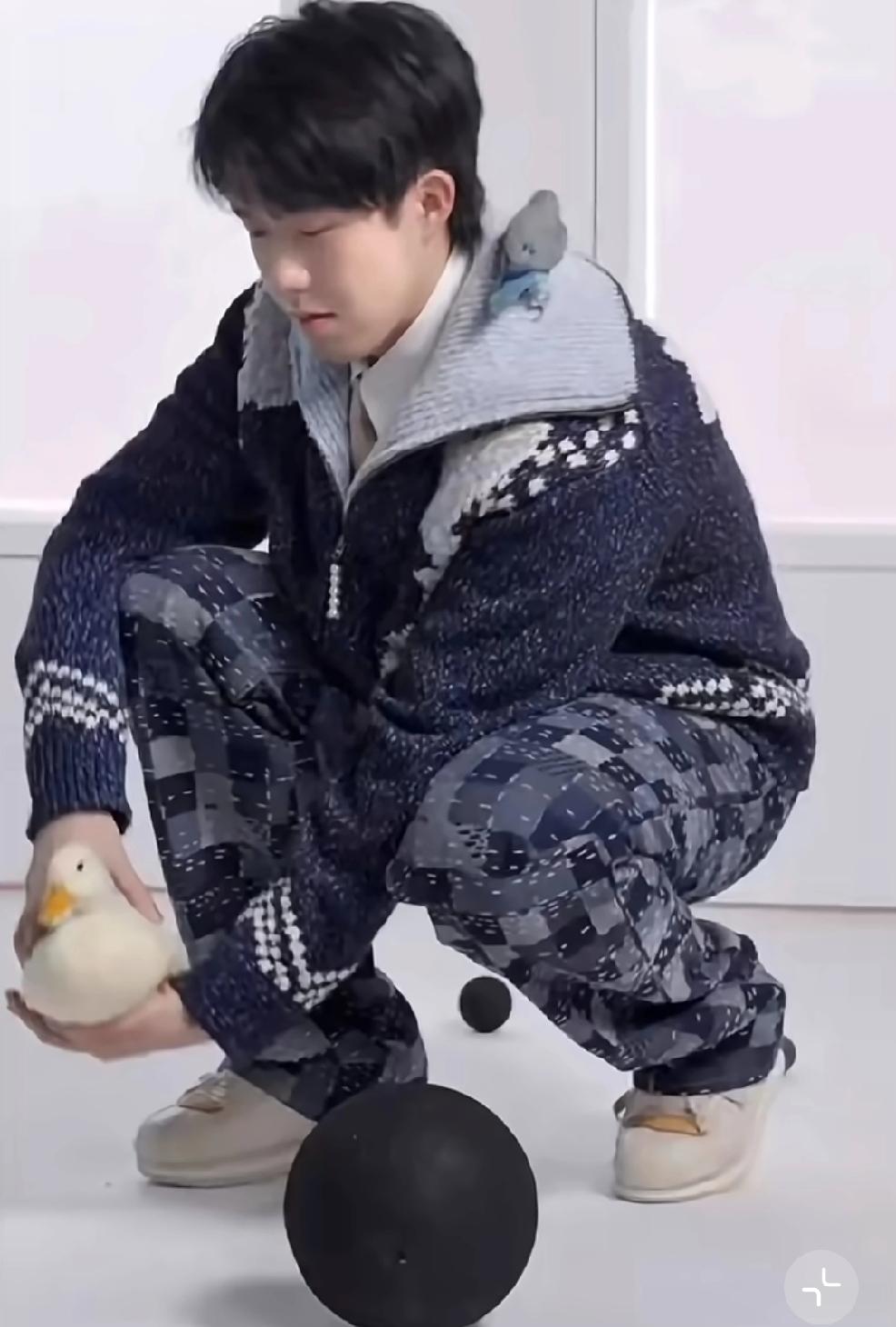 人怕出名猪怕壮，
这话一点也不假。
王楚钦之前用的“Hope”被抢注商标，
这事