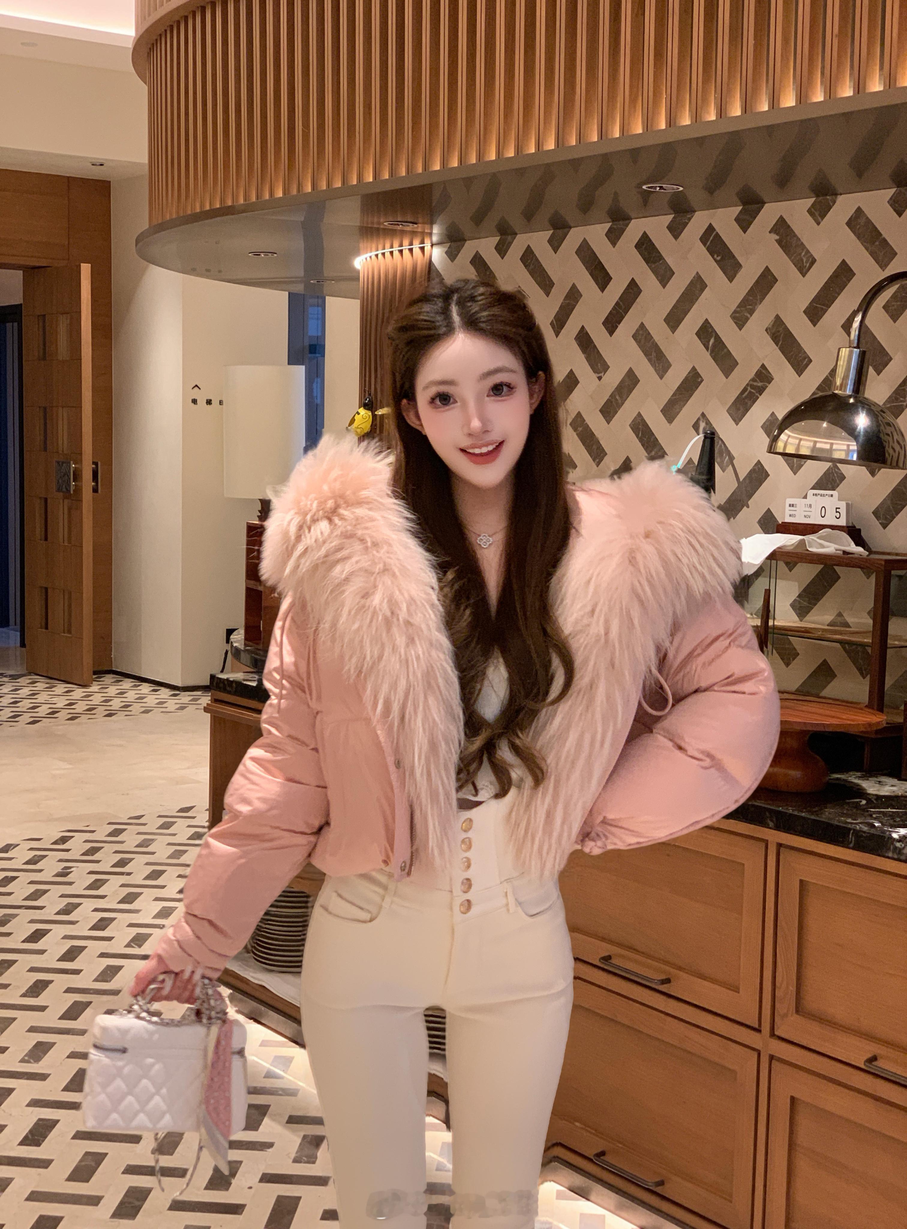 明天给你们安排了短款哦！超级好看的一件 ​​​