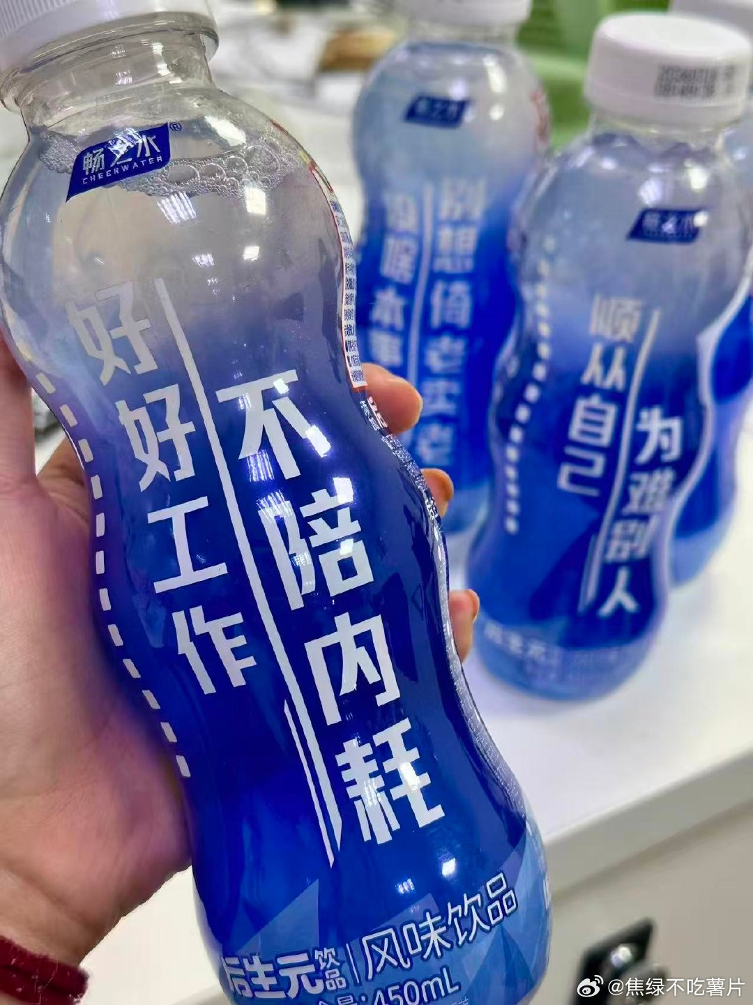 职场里的不舒服文学尊重职位，不纵容资历打压；拒绝人情拉扯，专注自身工作。优乐多文