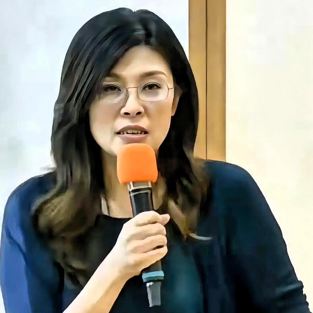 人气王郑丽文现身新北！现场人气爆棚，所到之处掌声不断，蓝营团结气势拉满
 
最近