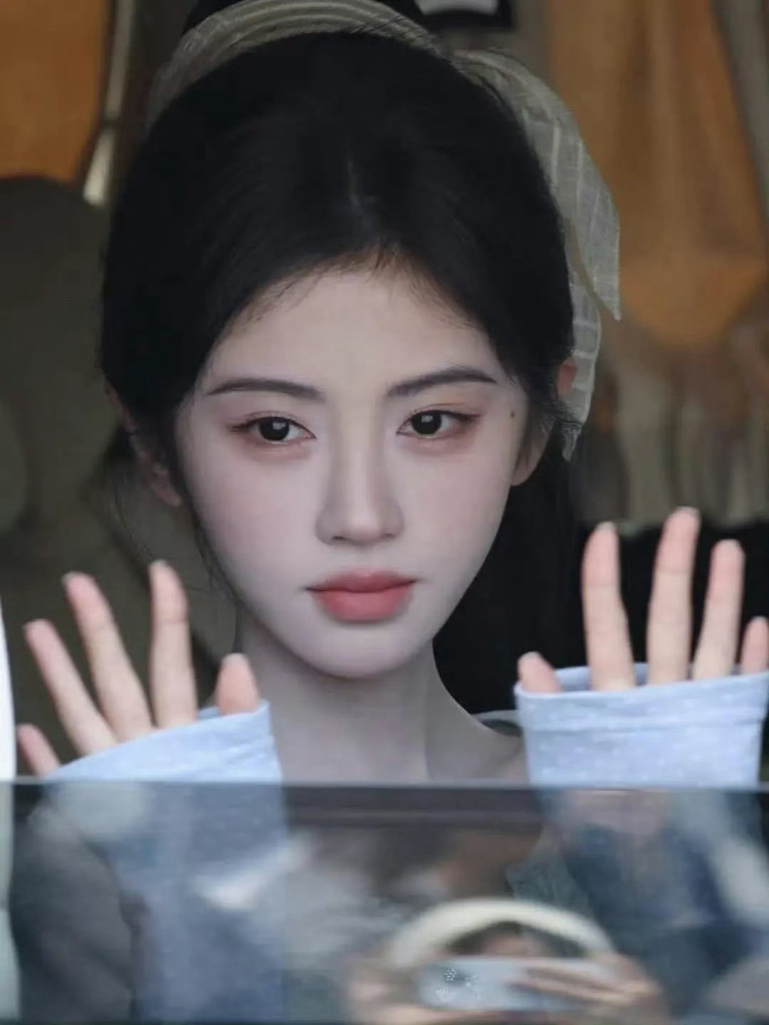 鞠婧祎怎么老是大浓妆啊，她对自己素颜这么没自信吗 