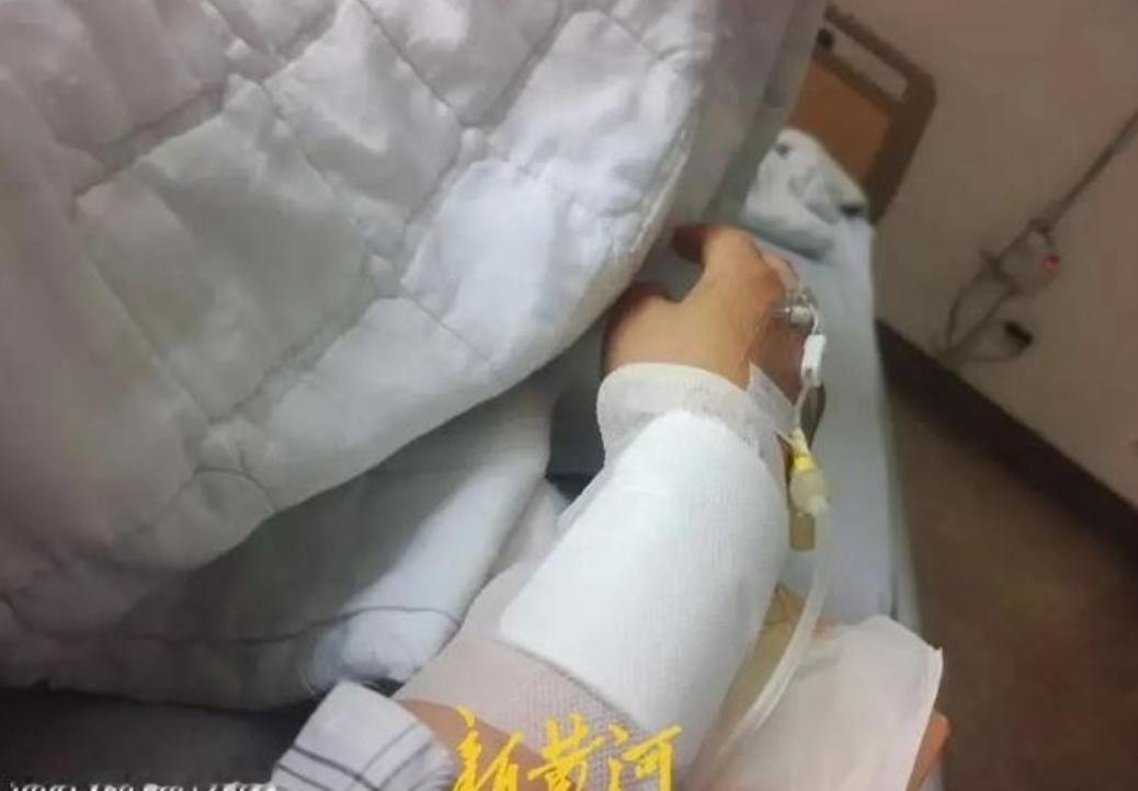 2024年5月，河北任丘，女子在医院顺产生下一子，谁料3天后，她如厕时竟从阴道排