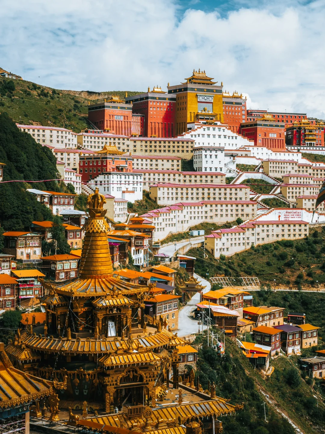 不是布达拉宫，这里是藏在深山中的隐世佛国