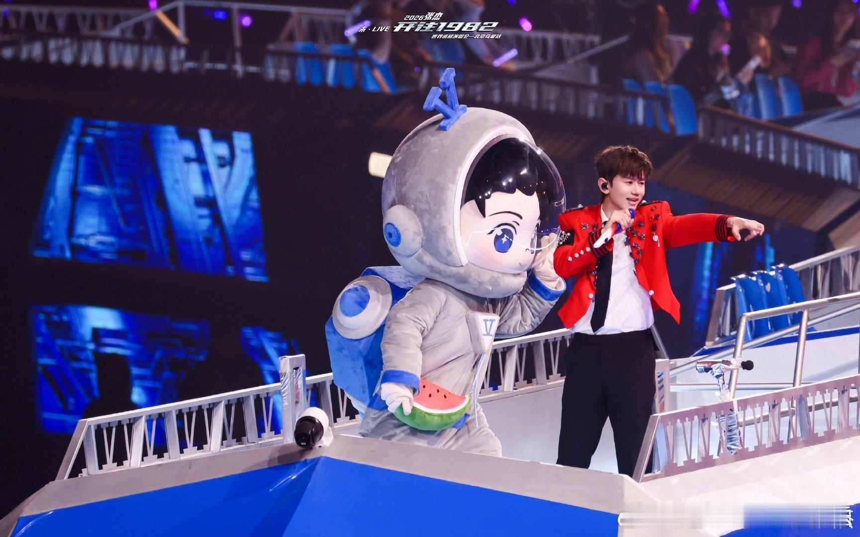 张杰真的在鸟巢唱了新征程听完张杰唱《新征程》声音都发抖，庄重的曲风、过硬的唱功，