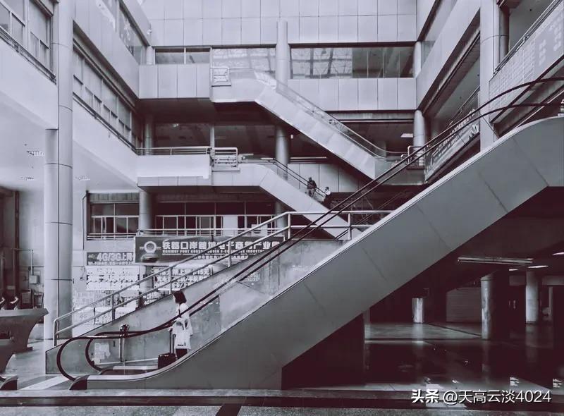 说“最好的生意是医院”，这观点挺有争议。把医院当生意，多数人反感，毕竟医院本应救