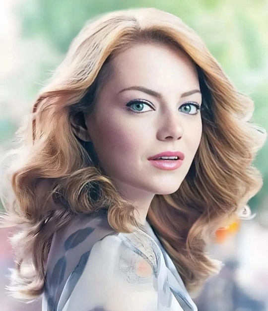 人总要和握不住的东西说再见的是啊，有些东西就像指间的沙，攥得越紧散得越快，和握不