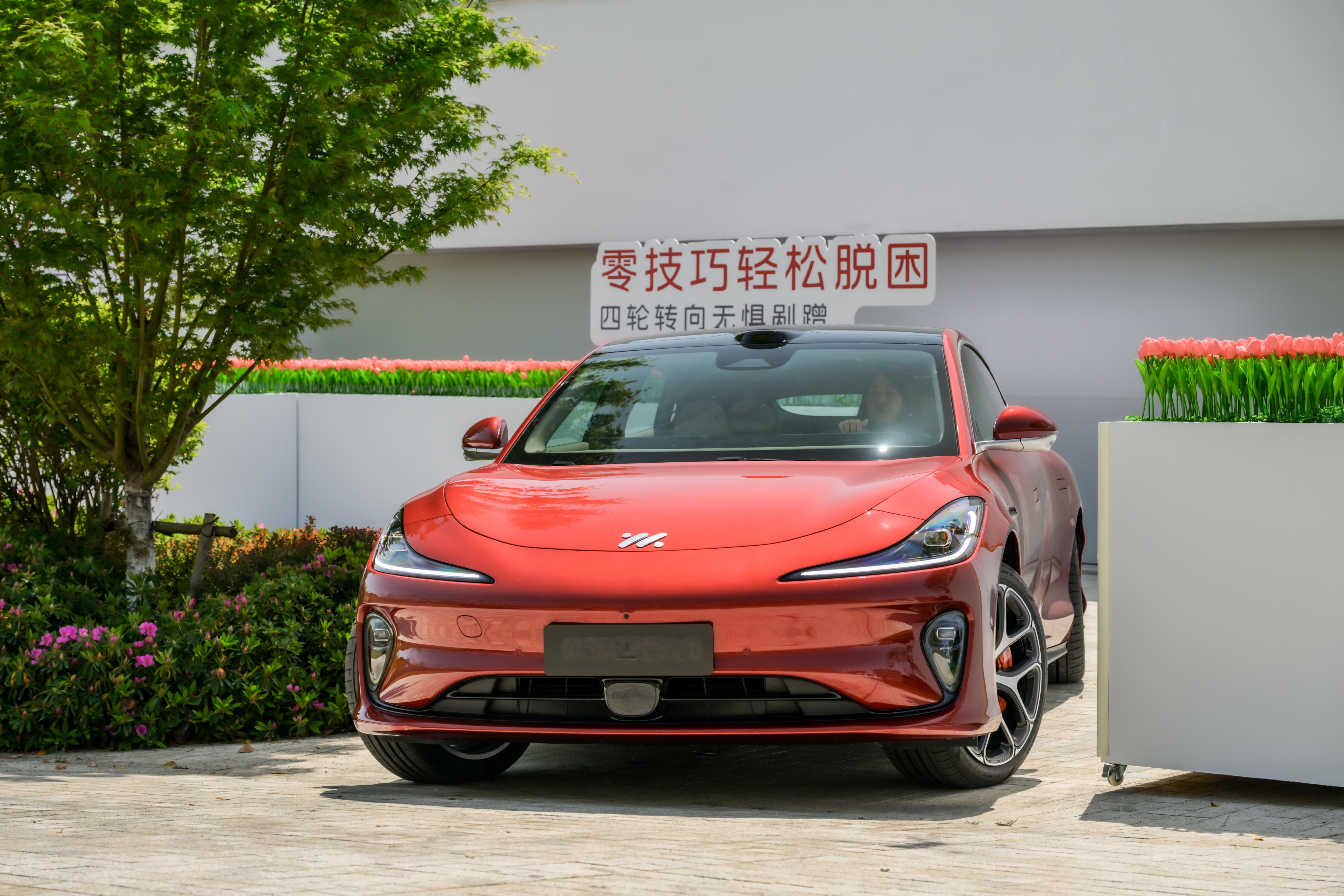 你永远可以相信智己的底盘 智己的底盘技术真的很强，全新线控底盘为车主们带来颠覆性