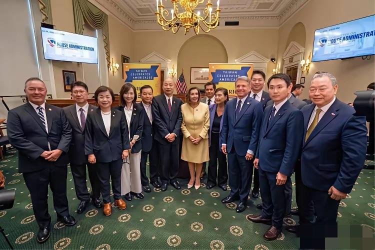 这韩秃驴跑去美国当舔狗了，又去舔那个老太婆，还不知羞耻地说：湾湾的处境是只能谈恋