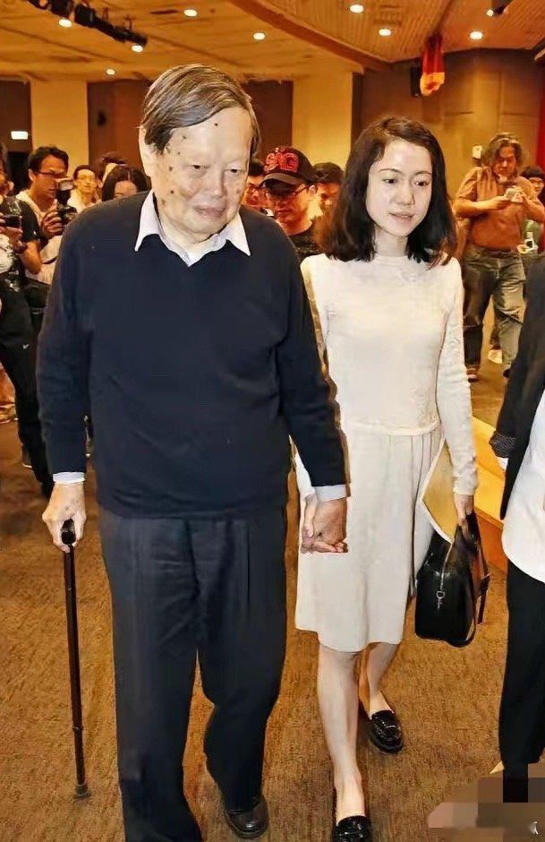 我又相信爱情了，这段真挚的感情会一直延续下去，​只是翁帆以后再也听不到先生喊她“