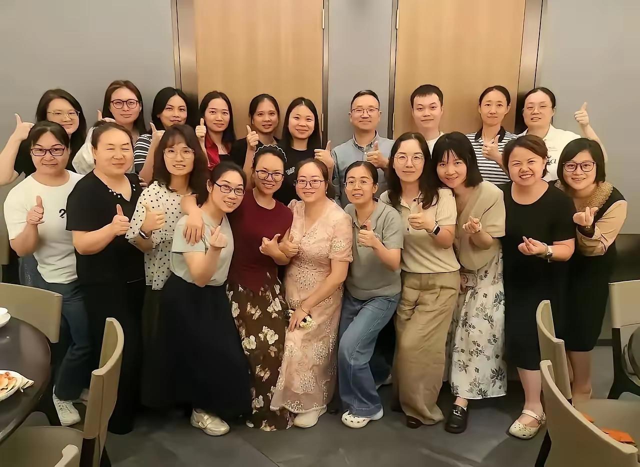 男女教师比10：1！小学初中高中学段越低，男女教师比例越悬殊，是时候该重视了。