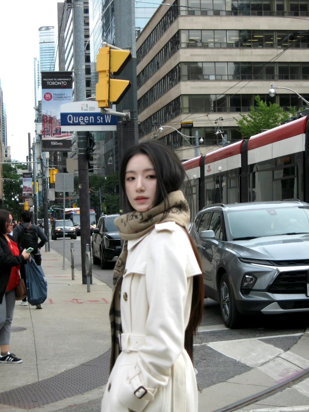 叶舒华出发伦敦时装周叶舒华身着全套Burberry 出发伦敦时装周。我的妈呀美成