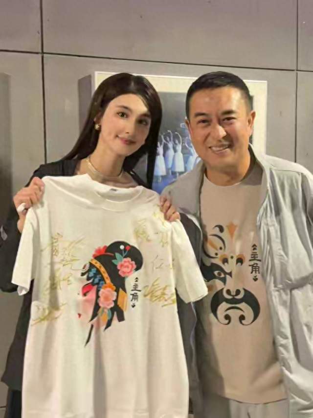 一句失言毁所有！韩沛颖直播翻车后，竟被曝“张嘉益旗下艺人”？