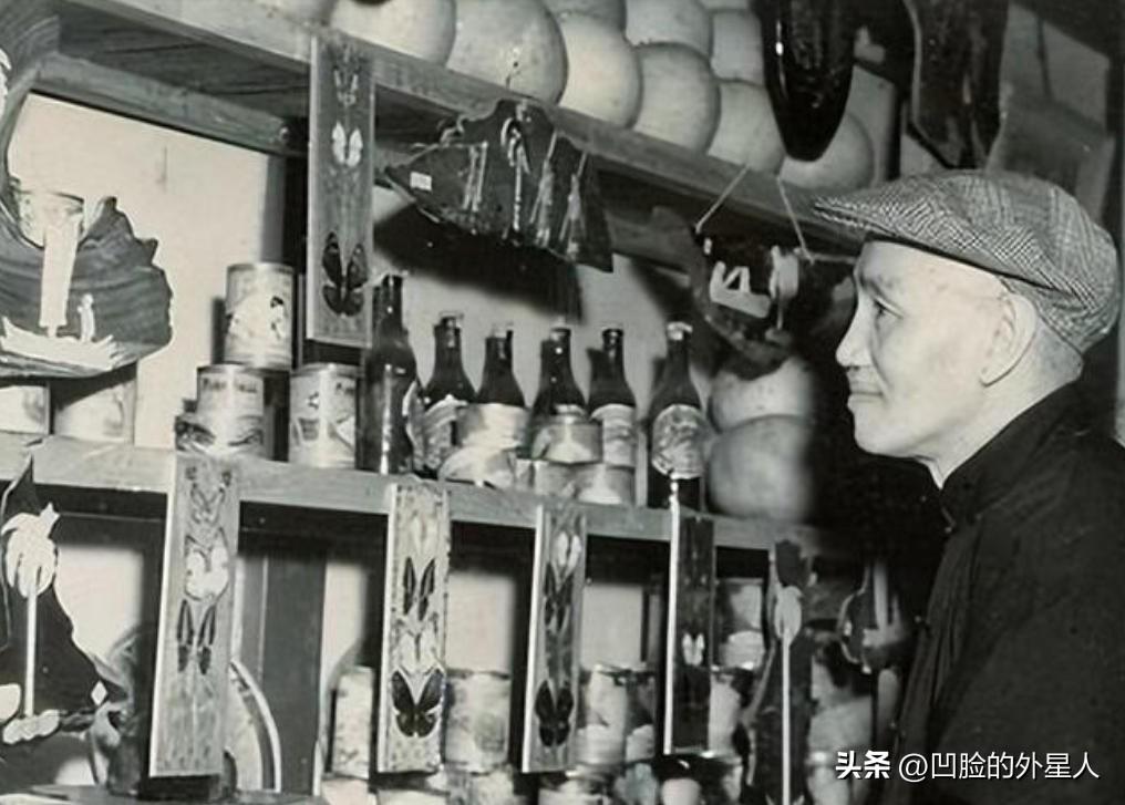 蒋介石去世时，宋美龄为了保全遗体完整，拒绝摘除内脏做永久防腐。这直接导致贴身副官