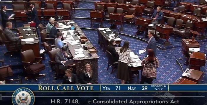 【黄金时代】71：29， 美国参议院投票通过了政府拨款法案，避免了政府再次长期停