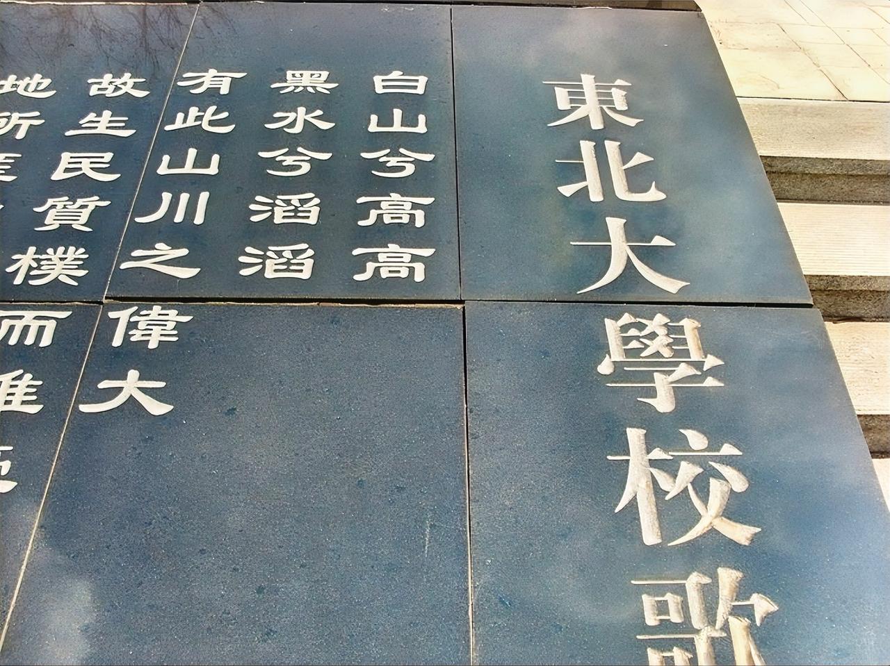 一路走好！是天灾或也是人祸，可惜无更大的人物为之负责，只有溺亡的大学生和随之破碎