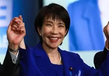 日本啥时候崩？现在美元兑日元都到了 161 了，这个位置其实已经是一步踏在悬崖外