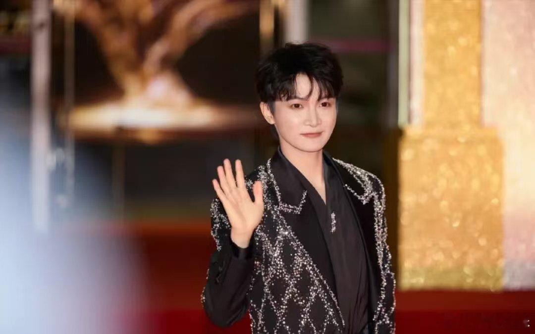 周深挽救计划主题曲MV 周深《修星星的人》MV上线，用音乐暖热宇宙，诠释温柔相遇