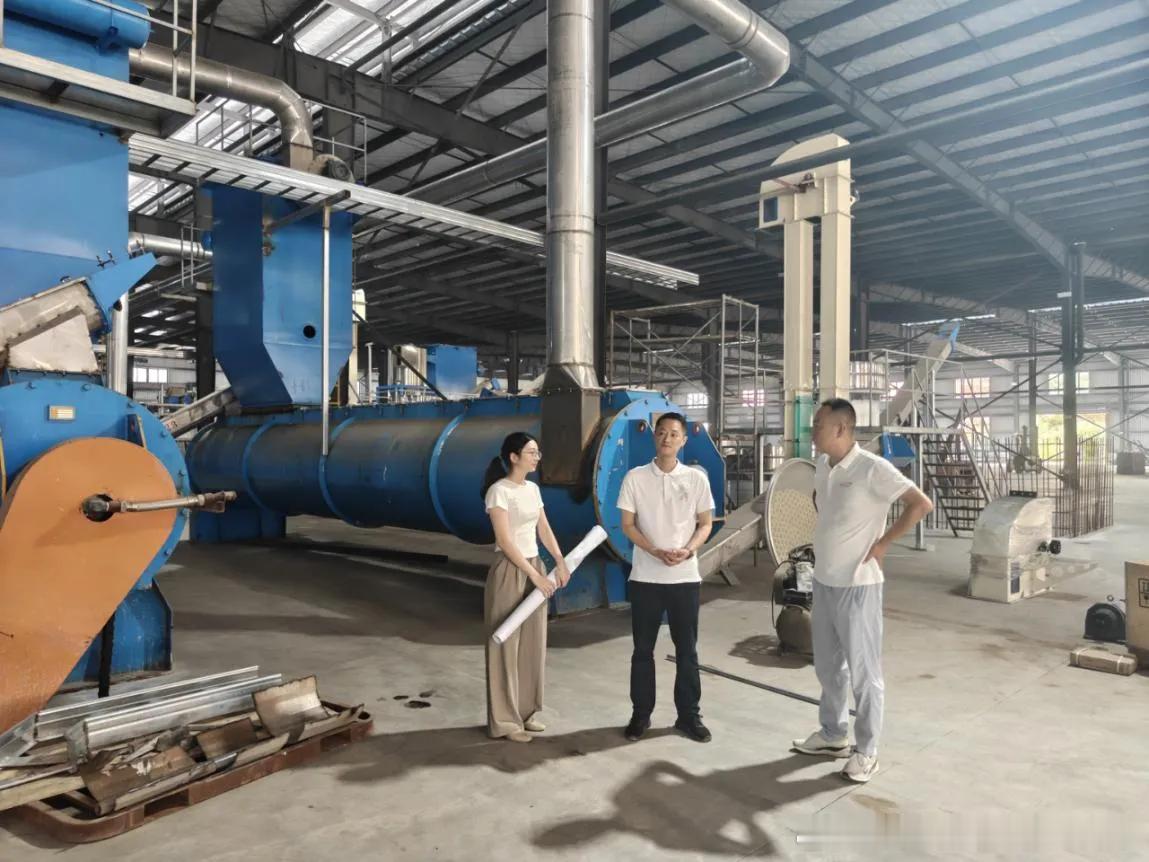 清新福建 8月7日，梅洲乡党委书记林志强下沉漳州市铭东生物科技有限公司现场调研，