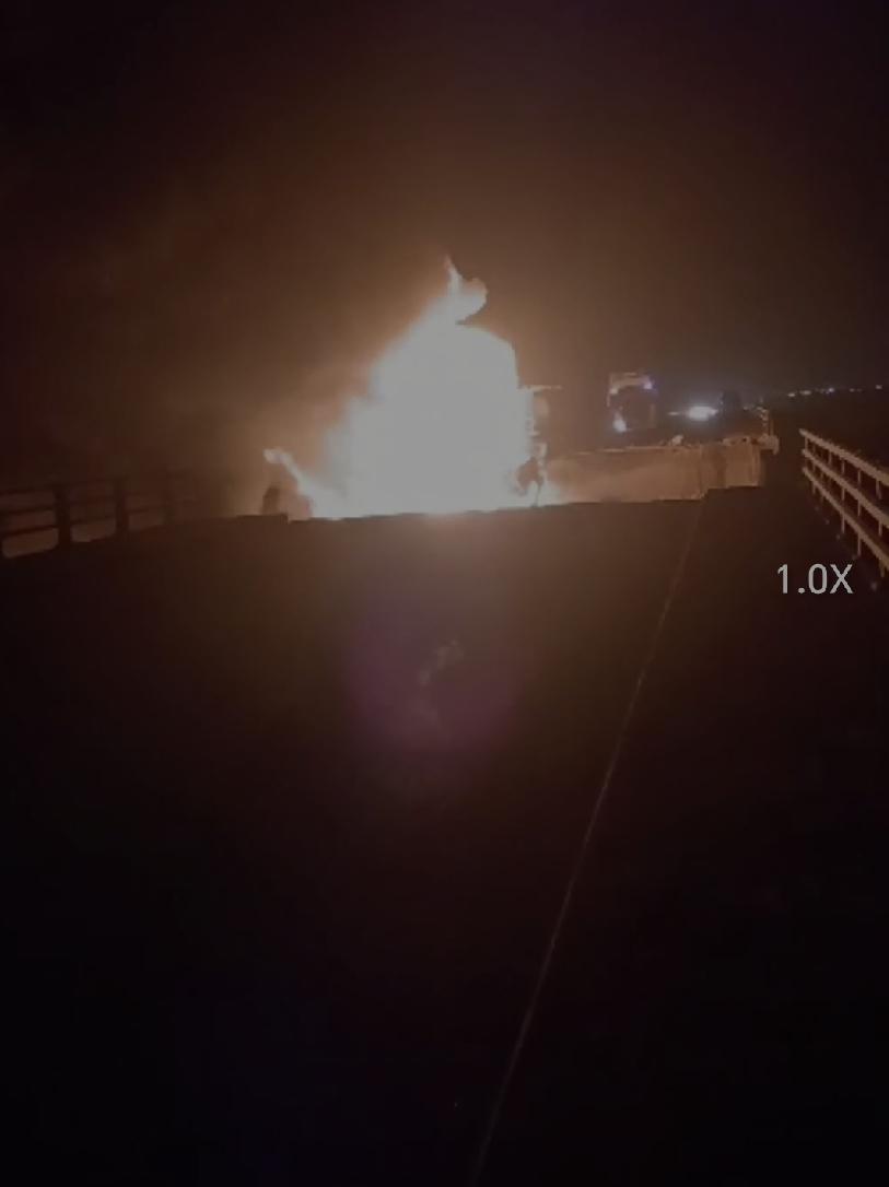 快讯！美军开始对伊朗的铁路、桥梁居民区进行袭击造成多人死伤。
据央视新闻网16日