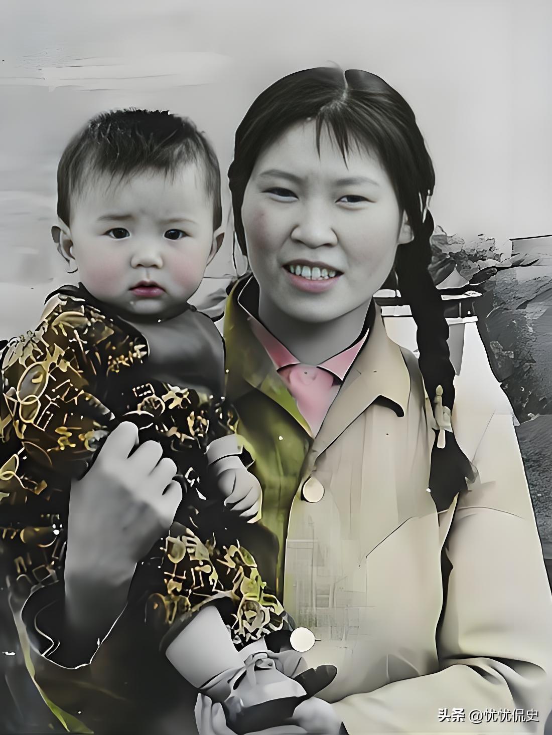 1976年女知青抱子回京，母亲怒骂后却含泪抢着养，孩子身世藏着陕北的温情
 
1