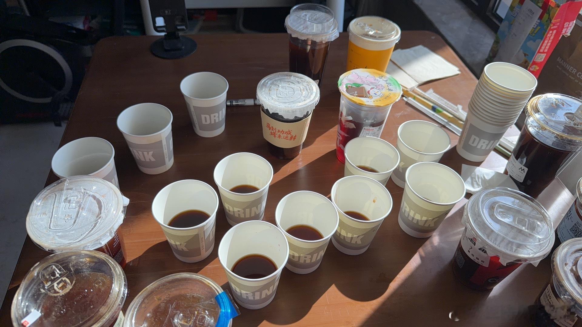 心血来潮做了个15元以内冰美式大测评…视频扔抖音了，我今天休息日也不上班这是图点