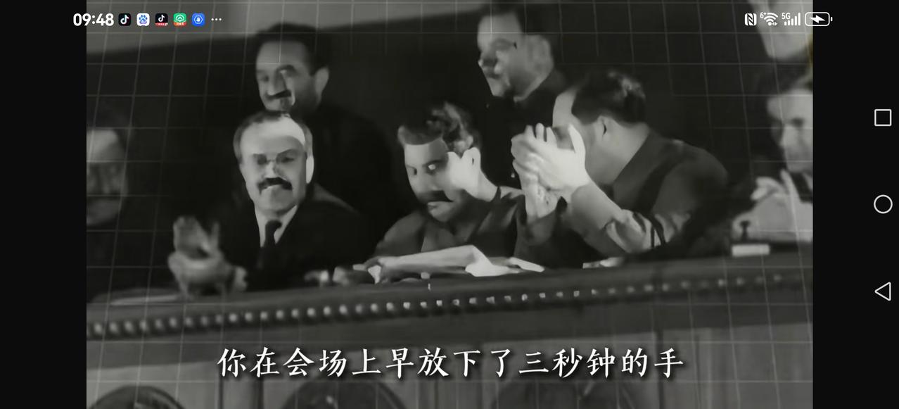 【谁也不敢第一个停止鼓掌】
还记得“大清洗”起源吗？其实就是和掌声有关。
在斯大