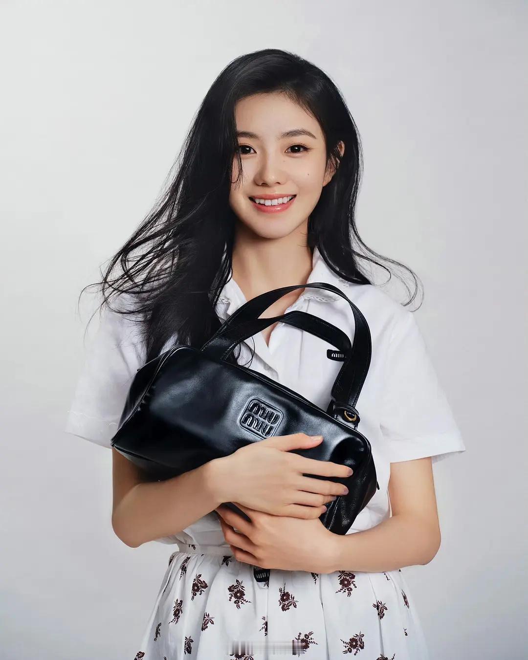 们miumiu每次都害麦麦，每次都给麦搞这种眼妆… ​​​