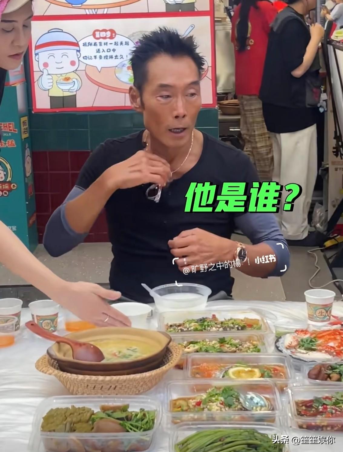 曾经威风凛凛的司徒浩南，如今出镜看着憔悴沧桑，实在让人唏嘘。当年荧幕上气场十足的