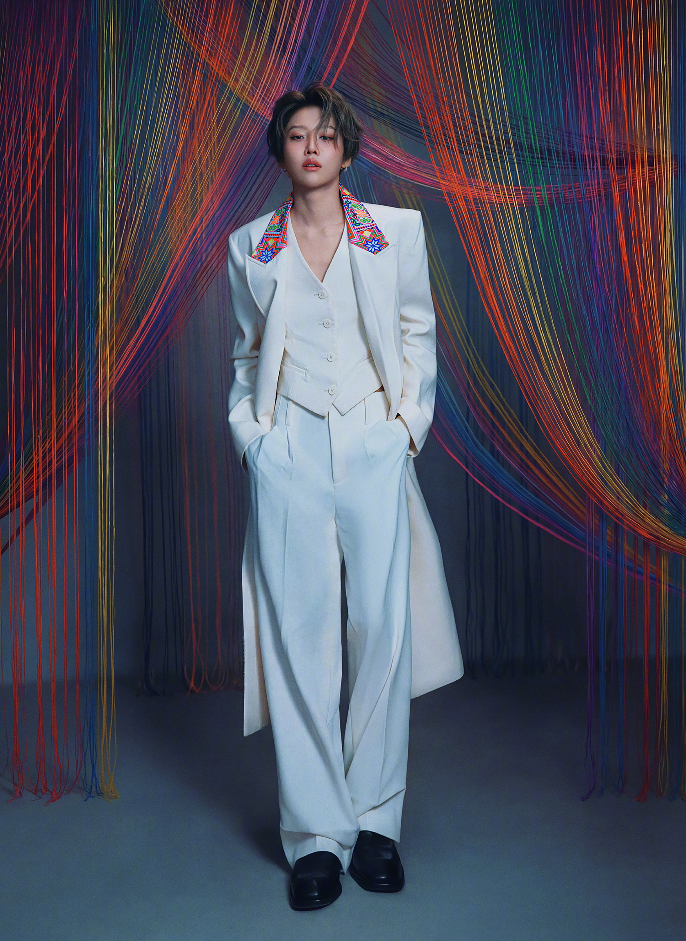 刘雨昕苗族纹样西装刘雨昕把非遗穿在西装上 简约不失精致，传统不失时尚。刘雨昕用一