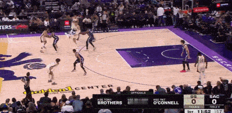 效果显著！库里&波神开局连进三分！
在今天NBA常规赛勇士对阵国王的第一节比赛初