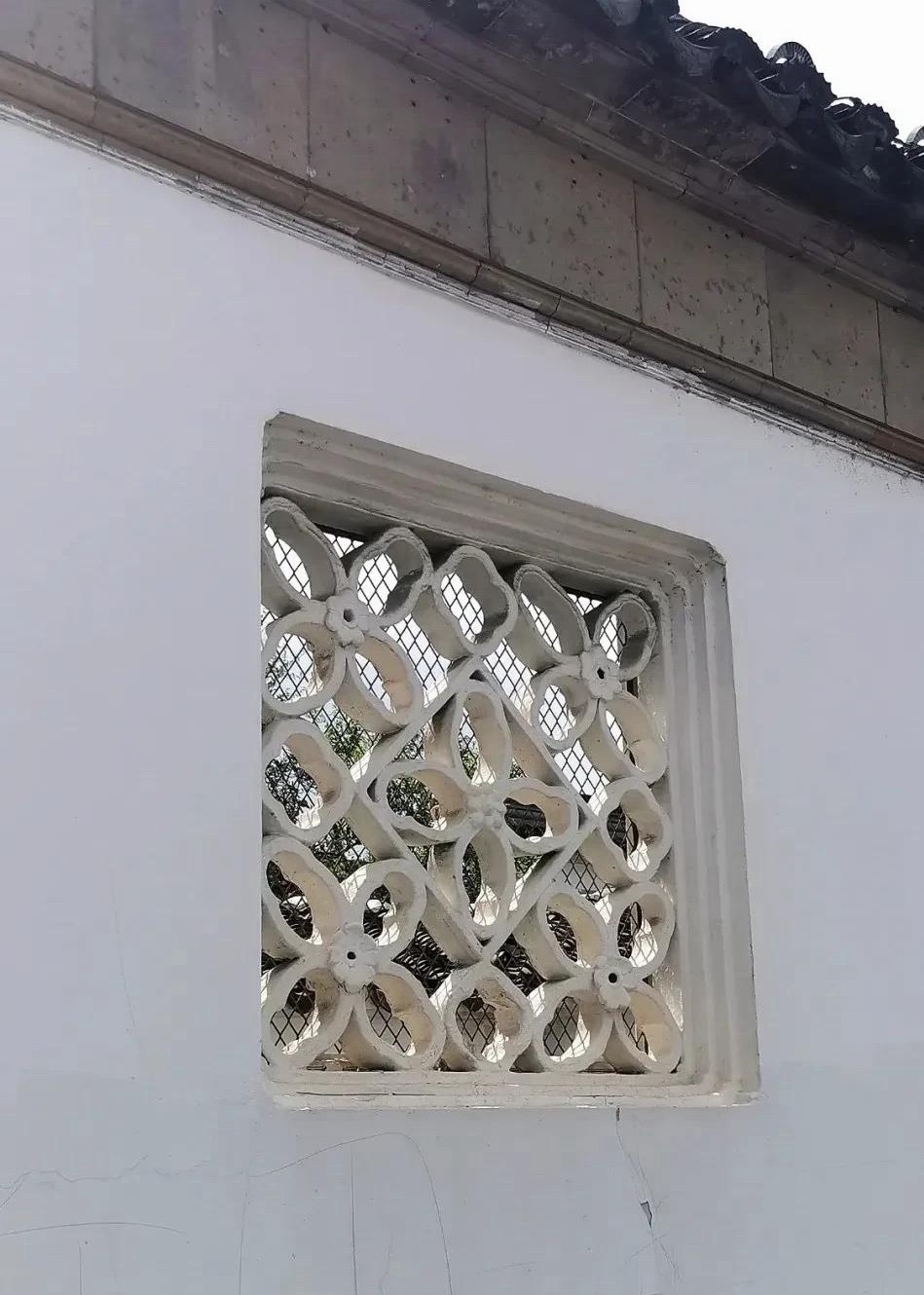 LV你身后空无一人中式经典四瓣海棠花、四瓣梅花纹唐代宝相花纹宋元瓷碗内壁手绘四瓣