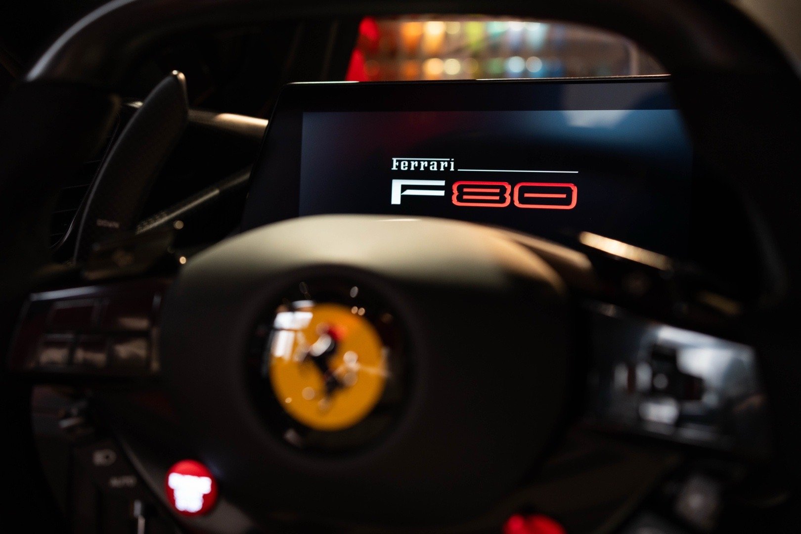 很多人忘了 法拉利是以工程技术为荣的公司F80的技术点非常多作为旗舰需要定义未来