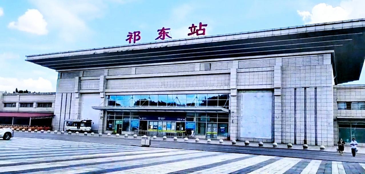 大家有没有发现？祁东和祁阳多年前就已经分家了，但我觉得，它们的心还是分不开的！看