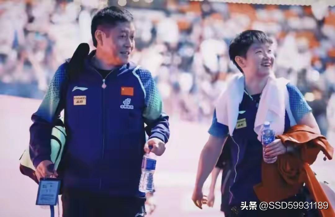 看到这对师徒的照片，一种敬佩的心情油然而生，我要赞美这对师徒，向你们道一声辛苦啦