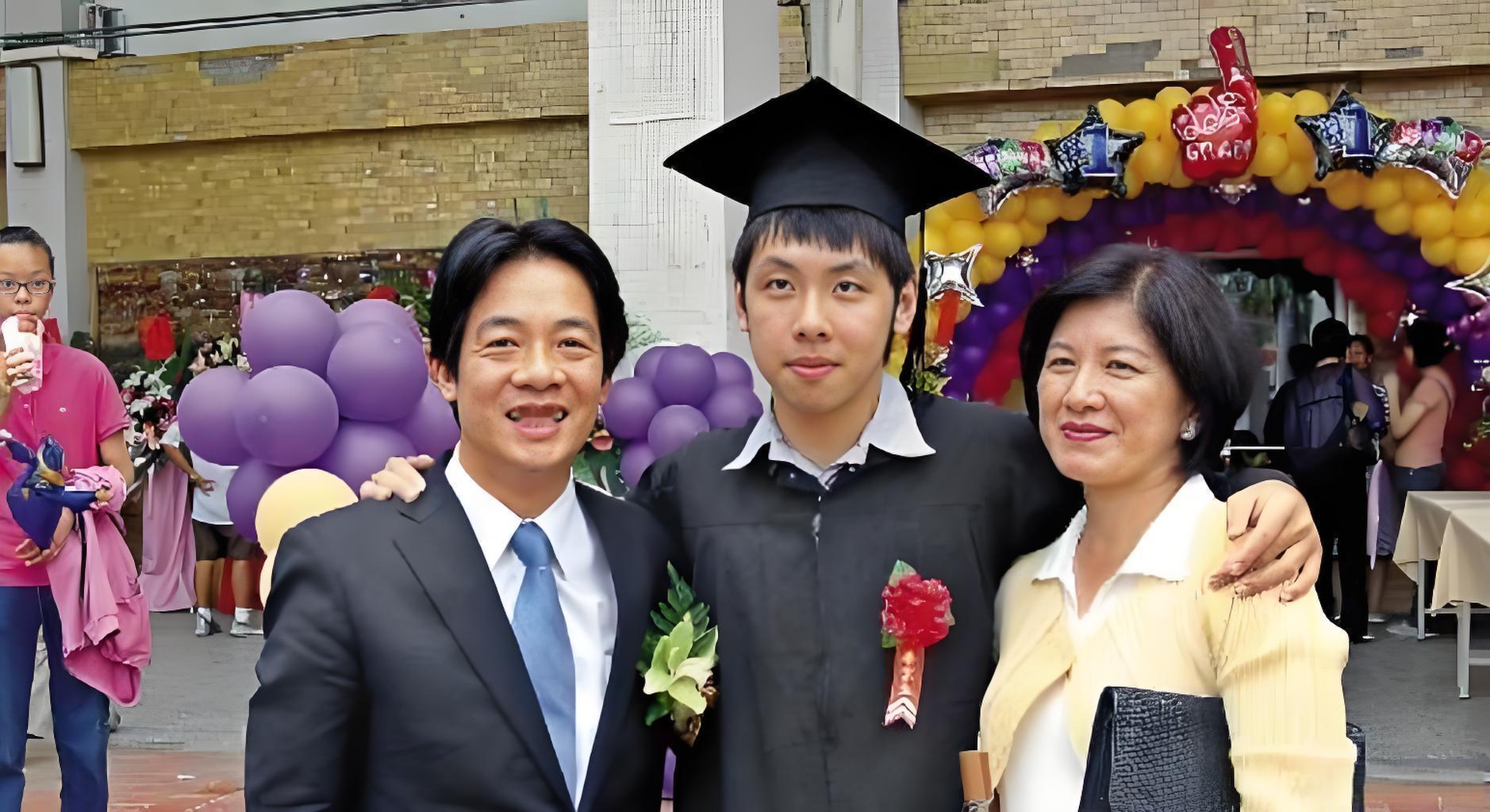 解放军演练斩首行动台独慌了赖🐸两个儿子都在美国，随时准备跑路，一定不能给机会！