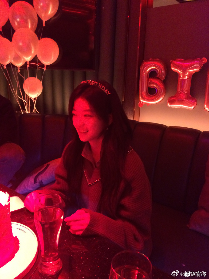 孙千发尚之桃生日照 孙千发尚之桃生日照，真的是让我感觉很有意思啊，看来她对这个角