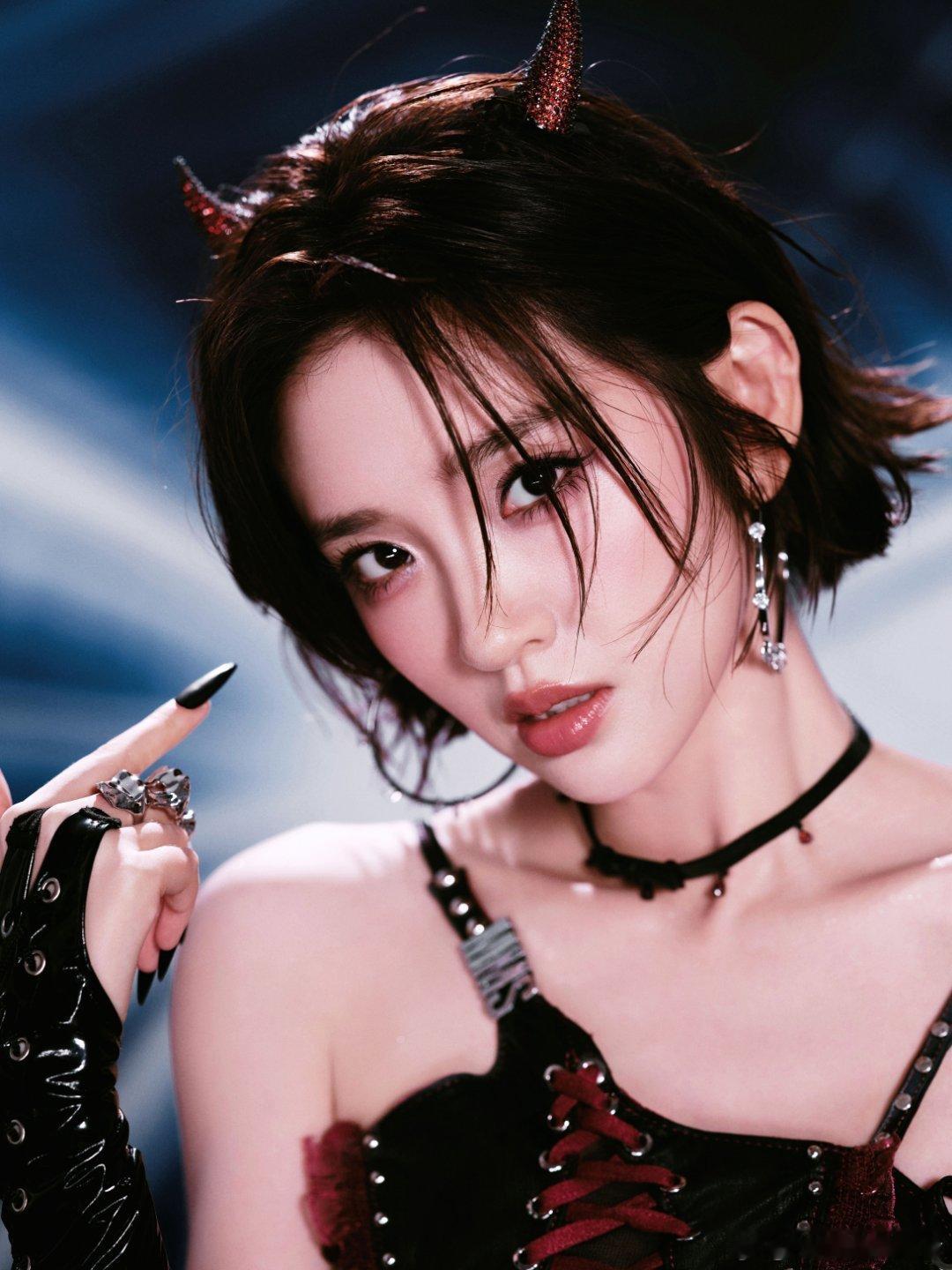 这周唐艺昕一个人站岗 乘风2026谁懂啊！唐艺昕独自站岗的样子乖巧又认真 