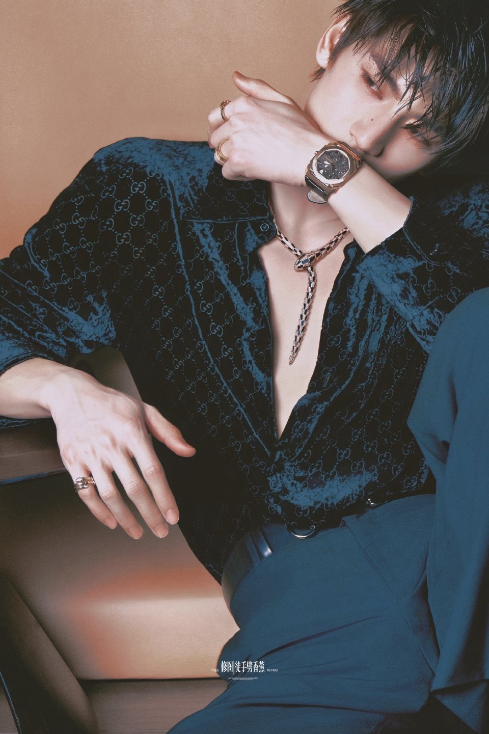 张凌赫蛇蝎美男 这才是顶级颜值杀！张凌赫蛇蝎美男造型封神，冷艳又带攻击性，美到让