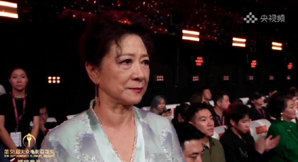 76岁王馥荔眼含泪光，她很骄傲，也很心疼。
8月10日，百花奖颁奖典礼举行，王馥