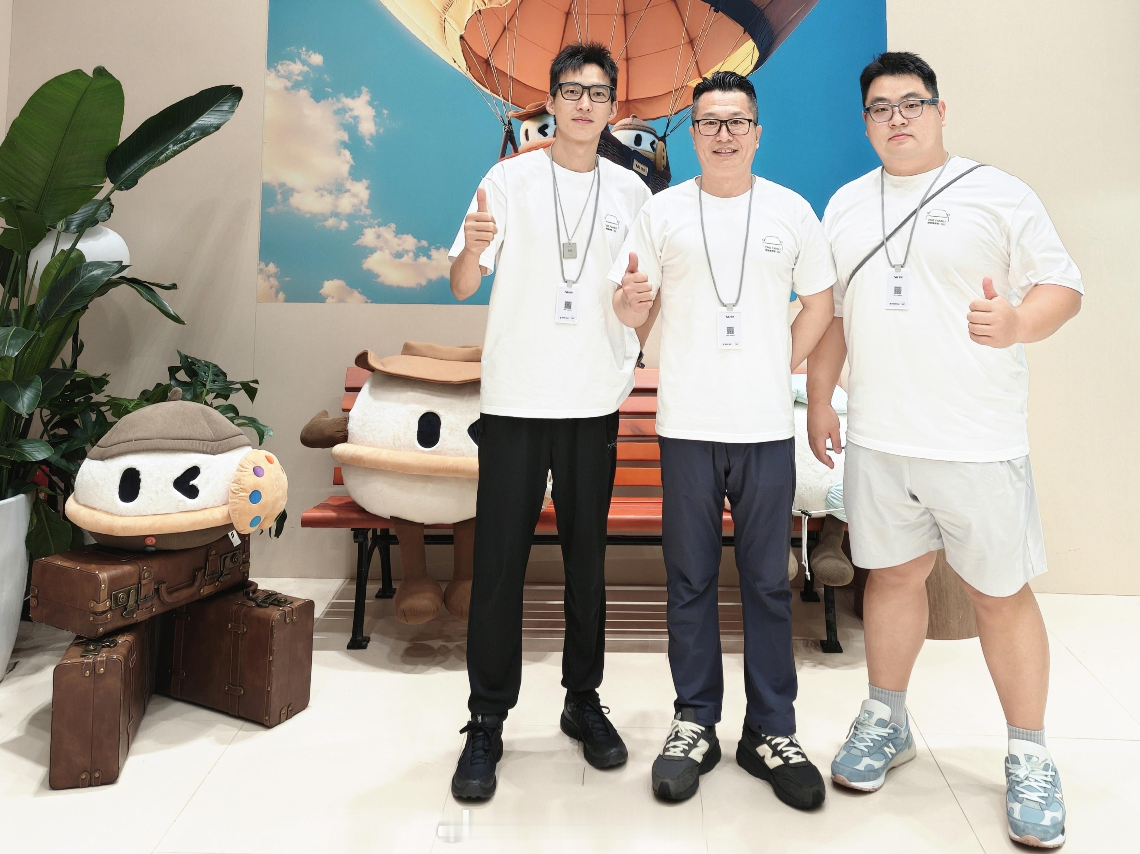 相处这么多年了，理想这个公司吧，说难听点是有“洁癖”，说好听点吧就是有”底线“。