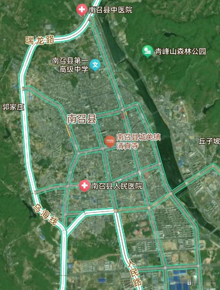 南召，大家平常都读南zhao，包括官方也是如此。其实都读错了。
南召的名字，源于