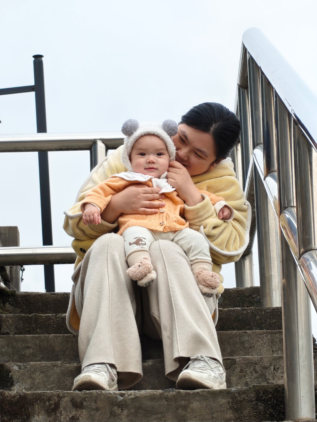 下午的时候去钓了会鱼，老婆儿子陪着的是不是钓鱼佬里的天花板啦？ 