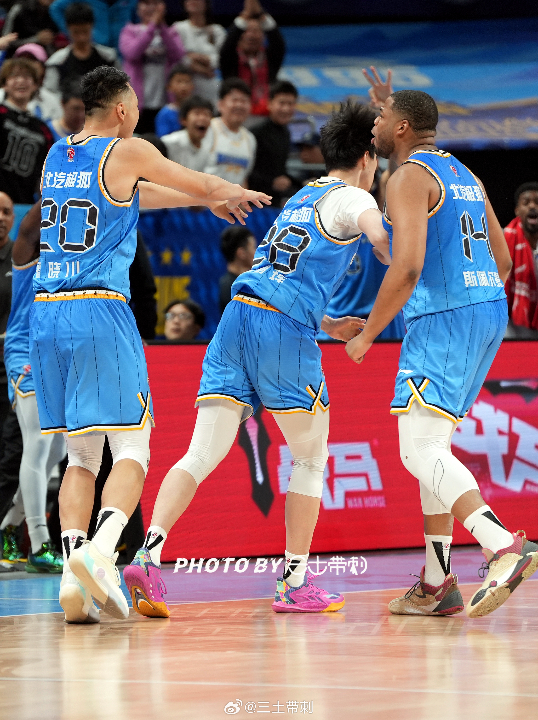 北京男篮vs广州男篮 来自川哥的爱
