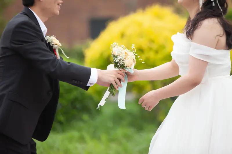 别再被“不被祝福的婚姻注定不幸”PUA了！婚姻的幸福从来不是父母说了算，而是藏在
