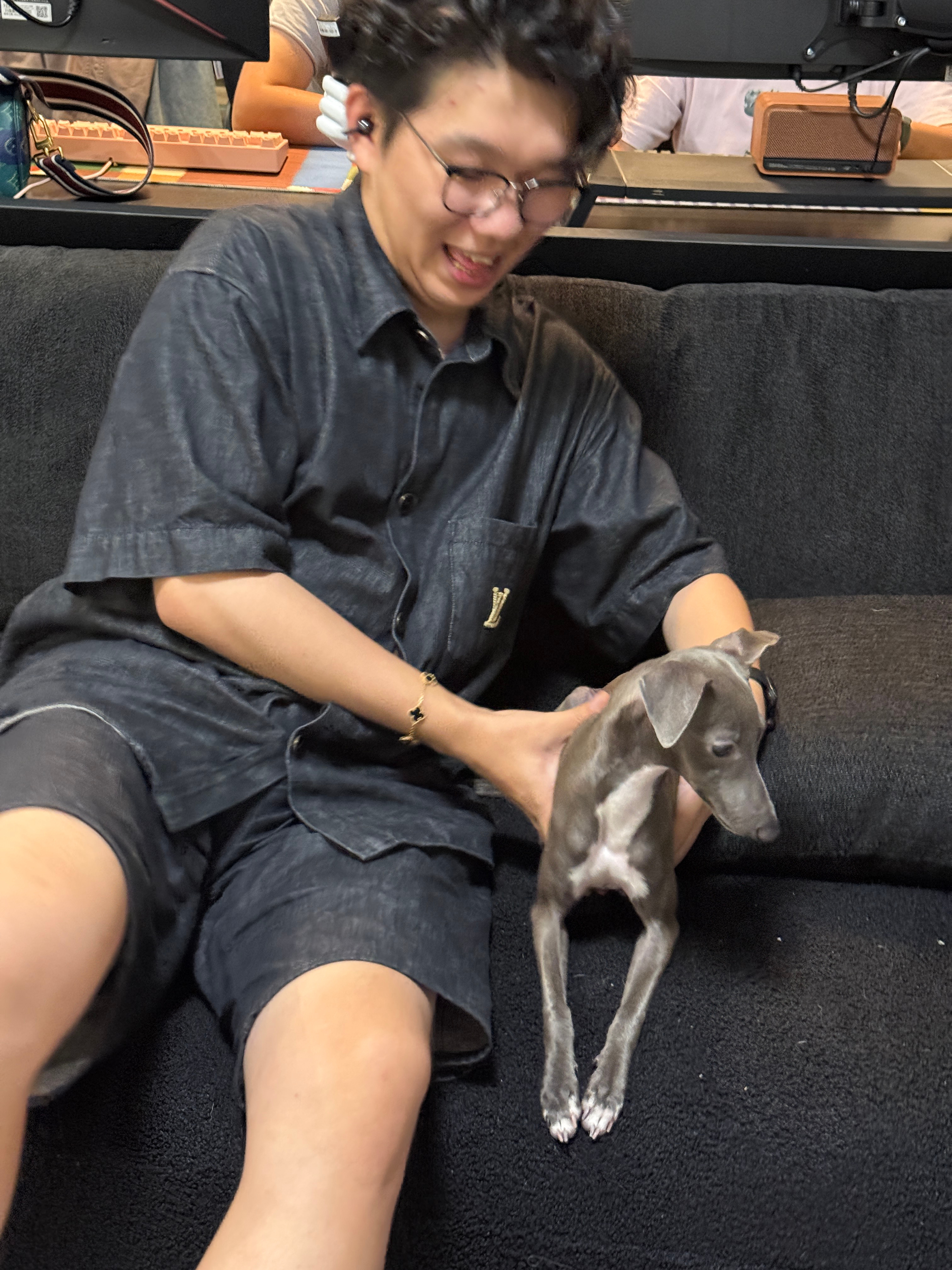 人设这东西，是真的包装不出来的。最棒的人设，可能就是把真实的自己放大一点。前段时