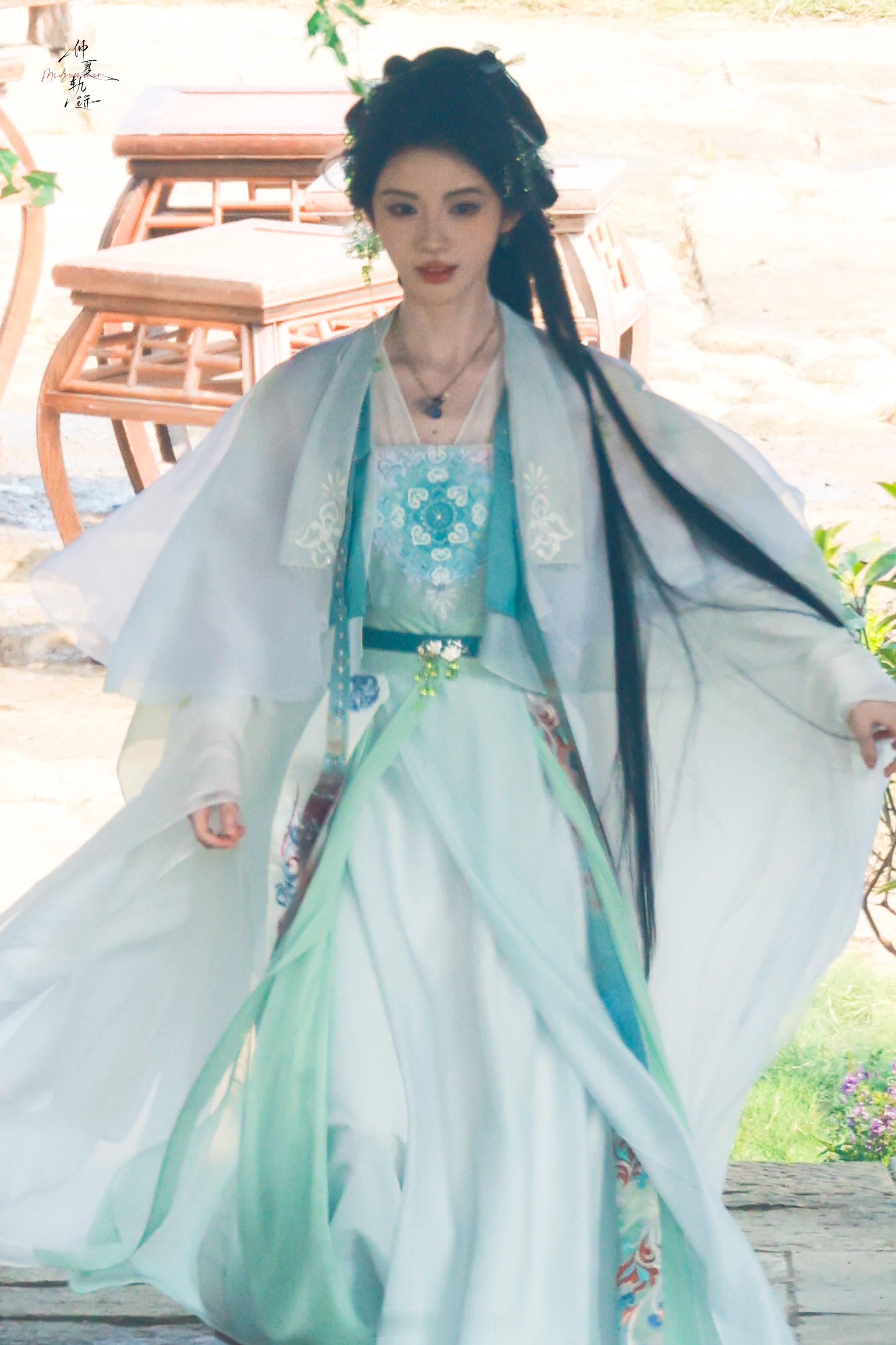 鞠婧祎新剧来战这绿衣新造型也太美了吧！期待鞠婧祎的阿黛啦！[不愧是你]鞠婧祎来战