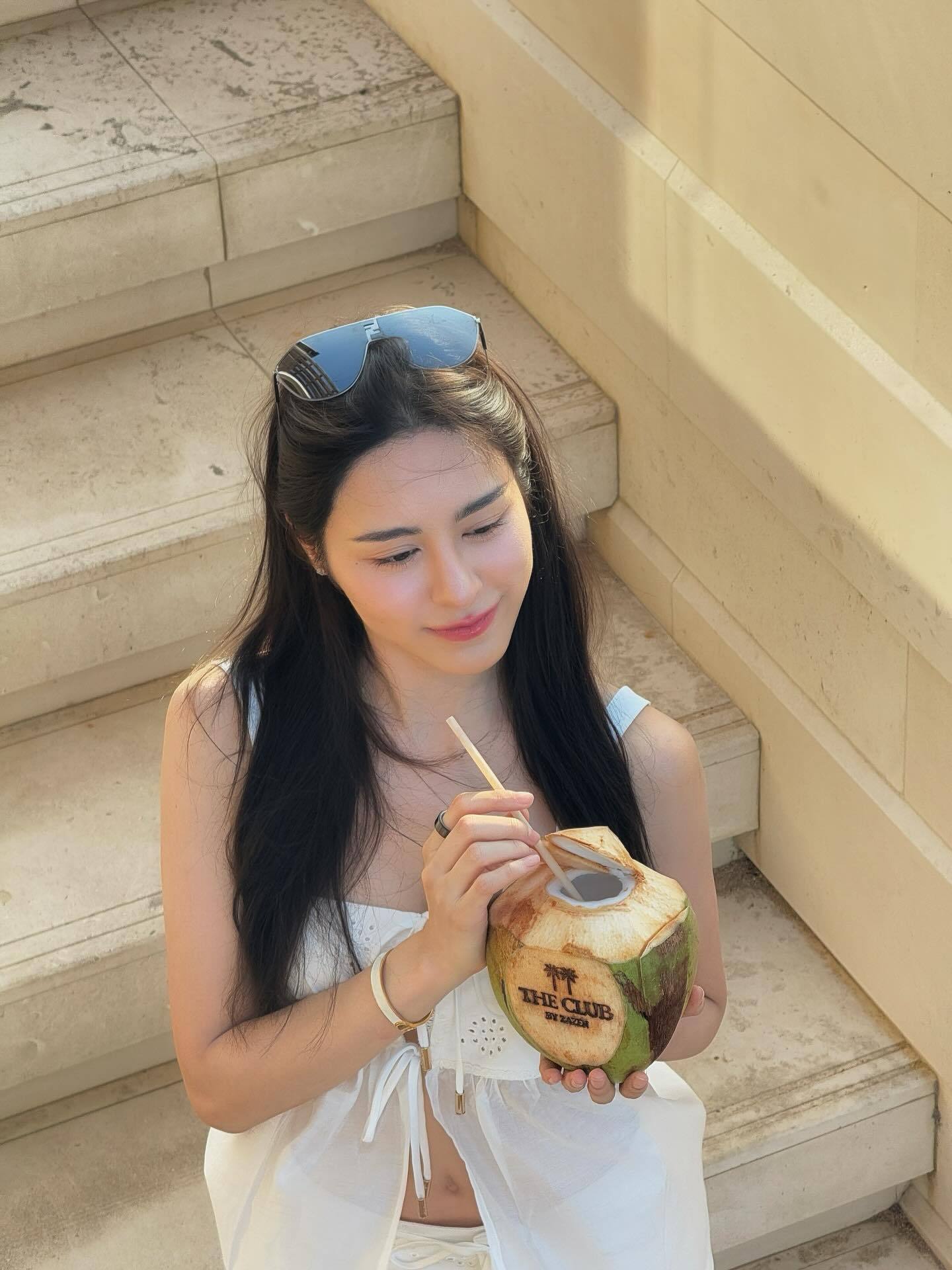 punpreedeePP Punpreedee｜IG更新✨和家人在度假🏝️✌?