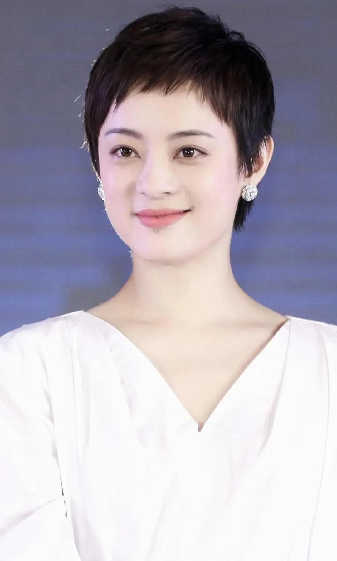 孙俪，中国内地女演员，1979  年  12  月  8  日出生于上海市，19